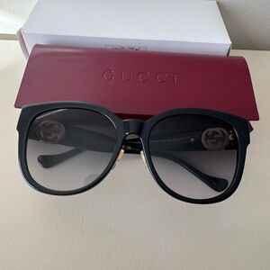 Gucci Black Oversized Sunglasses